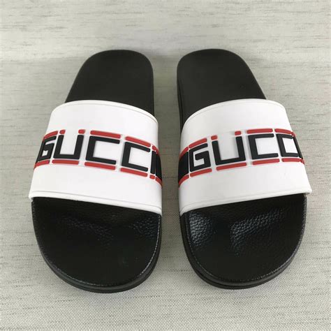 ciabatte da camera gucci|Ciabatte e infradito Gucci, Estate 2024 .